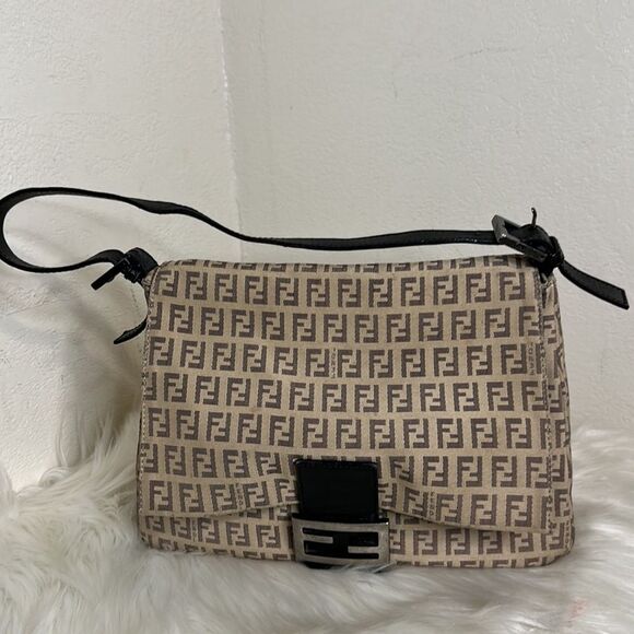 💯Authentic Fendi Shoulder Bag🍀 - Picture 3 of 17